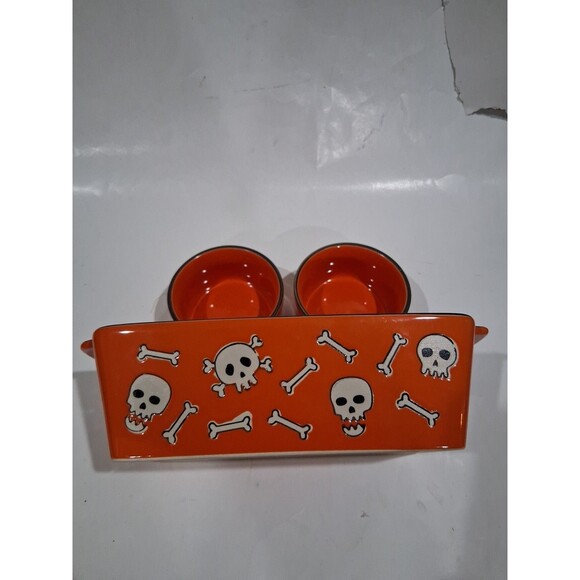 Fig & Fern Halloween Baking Pan And Cups, Skull and Bones. - Picture 2 of 3